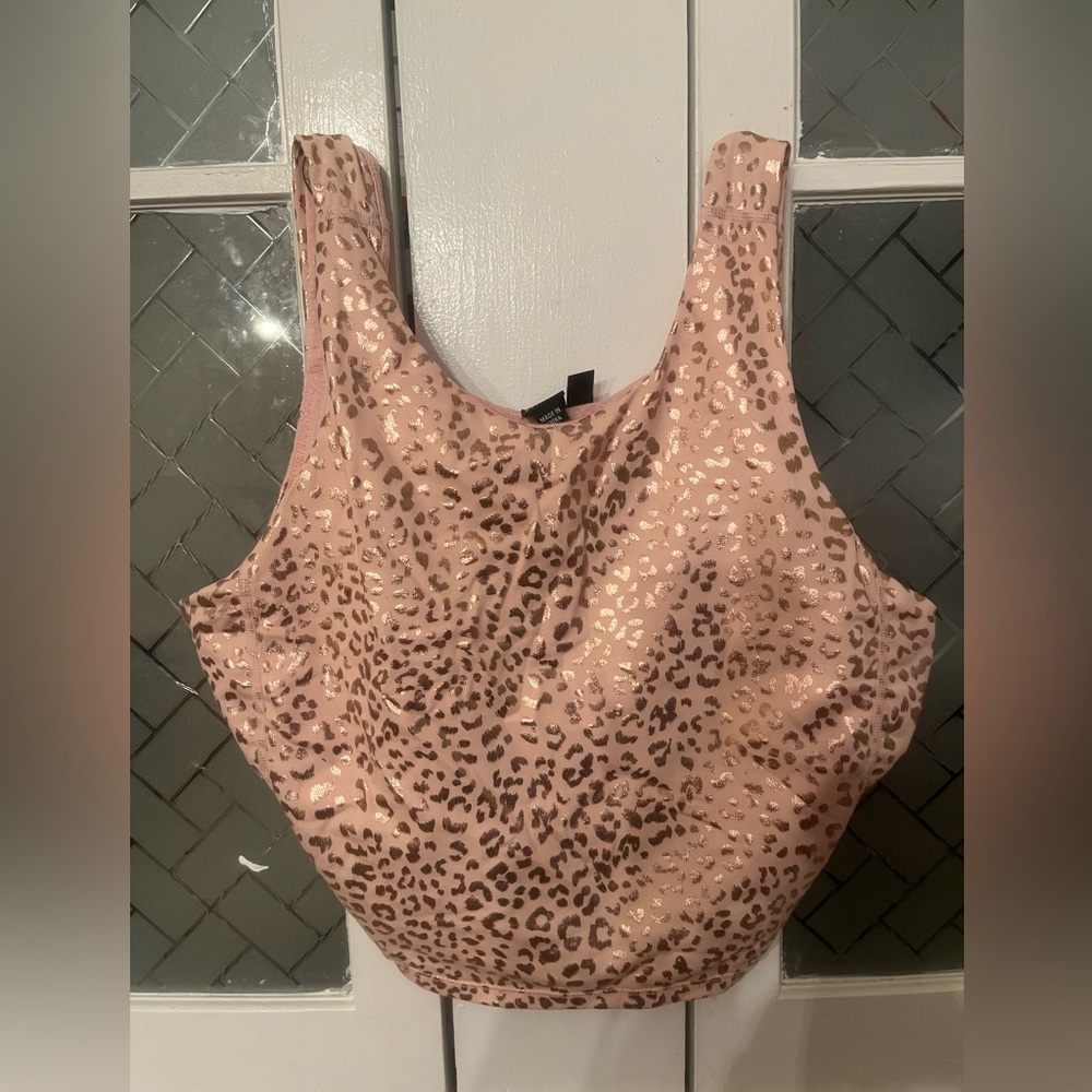 Crane workout top size large